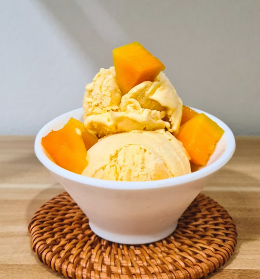 Zelf mango-ijs maken met honing