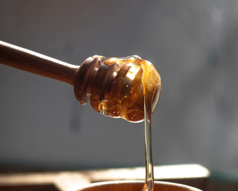 Waarom versuikert honing? En is dat erg?